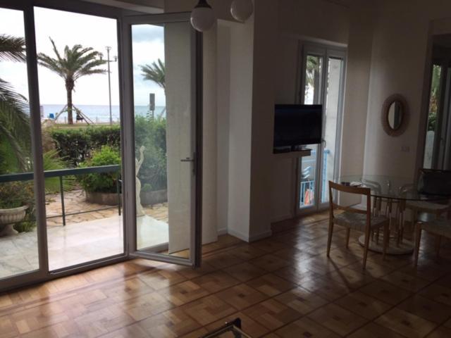 91 Promenade Des Anglais Le Stellamar Nizza Esterno foto