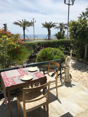 91 Promenade Des Anglais Le Stellamar Nizza Esterno foto